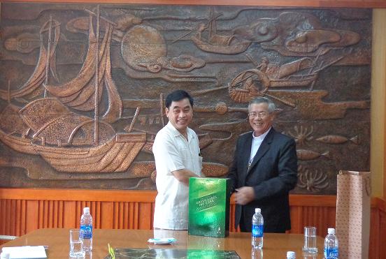 Government Committee for Religious Affairs receives dignitaries from Hung Hoa Diocese 